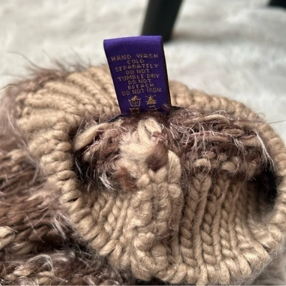 ❄️NWT Madden Girl Soft knit warm beanie Pom Pom hat Cold Weather ❄️